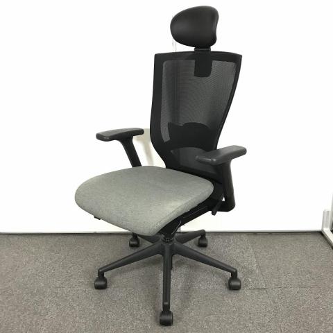 【人間工学に基づいた最適な座り心地！ランバー付で背中をしっかりサポート！】■ファシス製　T50　肘付ハイバック　■ブラック×座面のみグレー　■ヘッドレスト付　■ランバー付　■可動肘　■背面メッシュ【入替セール】