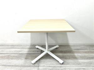 木目天板の人気角テーブルが入荷！！移動のしやすいキャスター付き正方形テーブル！
打合せの場やリフレッシュスペースにおすすめ！
コクヨ/DAYS OFFICE（デイズ オフィス）/ナチュラル