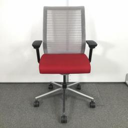 【在庫入替セール品！（本在庫限定価格）】【自動調整機能で快適な座り心地！まさに考えるイス！】■スチールケース製　シンクチェア　可動肘付　座面：レッド　■スタイリッシュで上質なデザイン！【STEELCASE　THINK】★