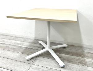 【定価約10万円】【木目天板の角テーブル入荷】/オススメ(おすすめ) /人気商品 ナチュラル天板/ホワイト脚　角テーブル　キャスタｰ付き【休憩スペースに！】