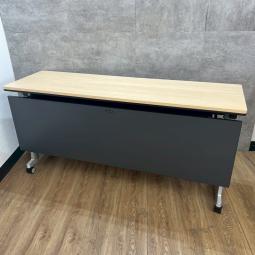 【南】オカムラのサイドスタックテーブル【エレガスタシリーズ】が入荷しました！ 中古　格安　会議用　ミーティングチェア　福岡　博多　天神　佐賀　長崎　大分　熊本　宮崎　鹿児島　沖縄＊福岡市で、中古オフィス用品・オフィス家具をお探しなら「オフィスバスターズ福岡南店」へ＊福岡でのオフィス用品一式ご手配可能！