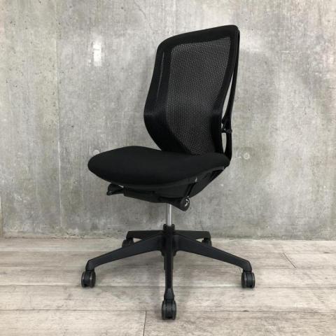 【定価約11万円】【座り心地の良さと充実の調整機能！高機能メッシュチェア！】/オススメ(おすすめ) /人気商品【弊社使用欄：A01013603/A01013604】■オカムラ（okamura）製　シルフィ（Sylphy）　ハイバック肘無　背面メッシュ　ブラック