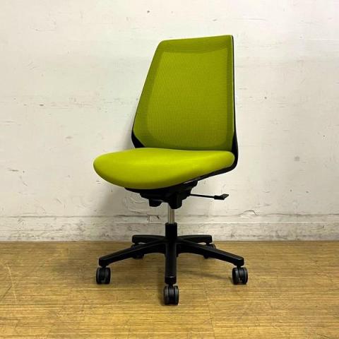 【ロット入荷】イトーキ　ノナ　肘無しチェア　モスグリーン×ブラックの明るい印象のカラーリング　人気のコンパクト設計のメッシュチェア