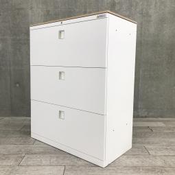 【オフィスの必需品！大容量の三段キャビネット！】■オカムラ(okamura)製　レクトラインシリーズ （Rectline）　3段ラテラル　ローキャビネット　(W900/D450/H1120)　 ■ホワイト/天板：ナチュラル　■シリンダー錠【2505】弊社使用欄【A01016399】