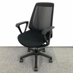 【座りやすくてコンパクト！肩回りが動かしやすい背面メッシュの人気チェア！】■イトーキ（ITOKI）　ノナ（nona）チェア　ハイバック　肘付き　■サークル肘　■背面メッシュ　■ブラック