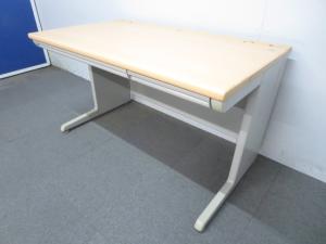 【人気のナチュラル木目カラーがお買い得！】■オカムラ製　平デスク　W1200×D700×H700mm　■ワークスペース充実！人気の国産スチールデスク！