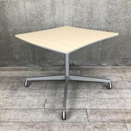 【リフレッシュスペースにもオススメ！】■オカムラ(okamura)製　アプションフリーシリーズ　ミーティングテーブル　\　ナチュラル木目カラー　カイトタイプ　単支柱　【フレキシブルに使えるキャスター付！】